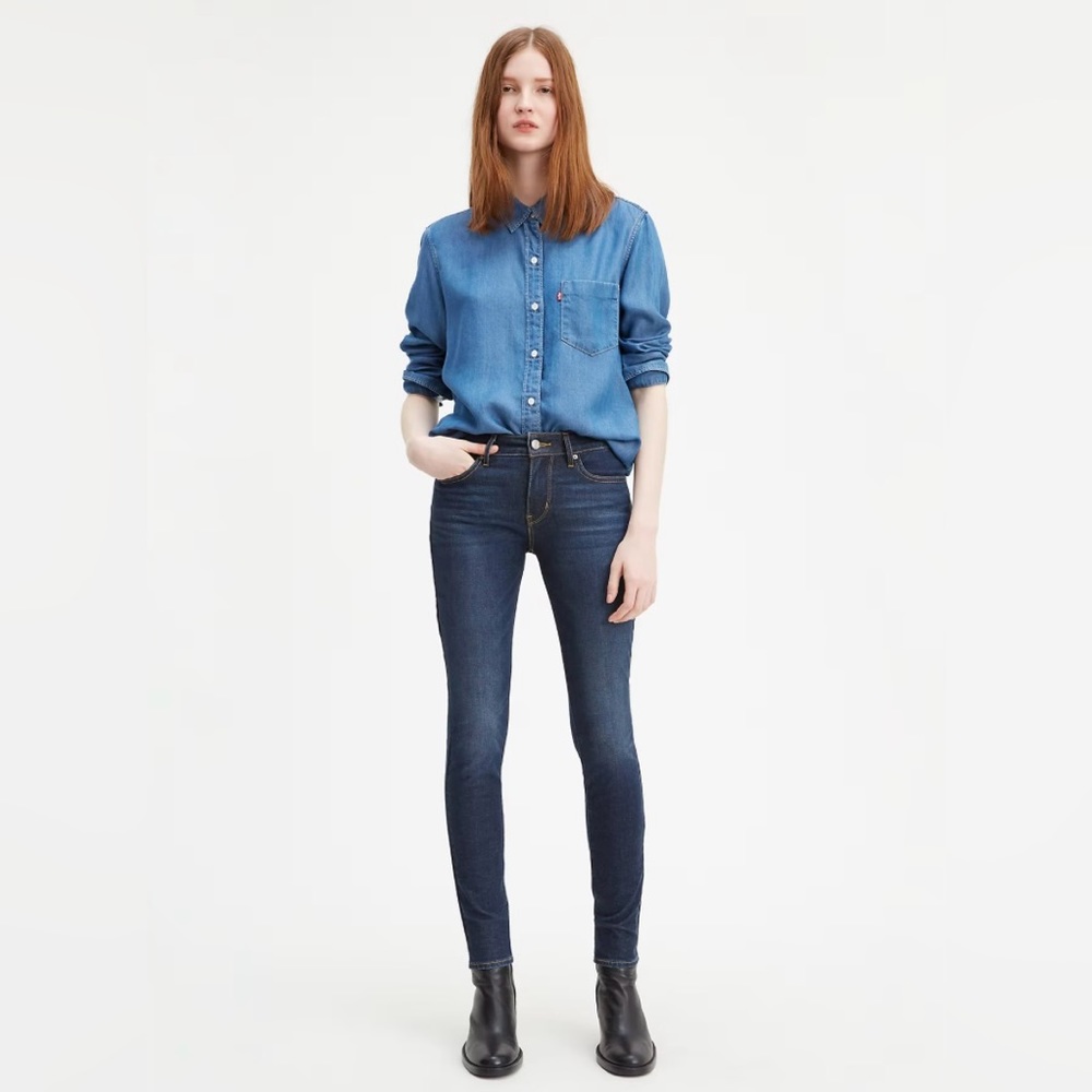 Levi’s women’s size 14, mid rise, skinny jeans, dark wash, like‎ new